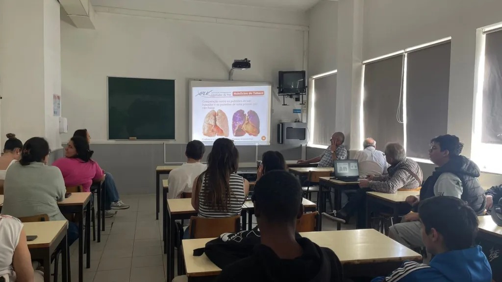 Prevenção sobre o Tabagismo dinamizada pela Associação Portuguesa de Limitados da Voz – APLV